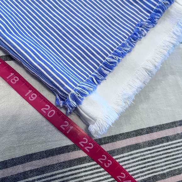 RUBY RD | 8 | Crop with Frayed Hem - Picture 9 of 12